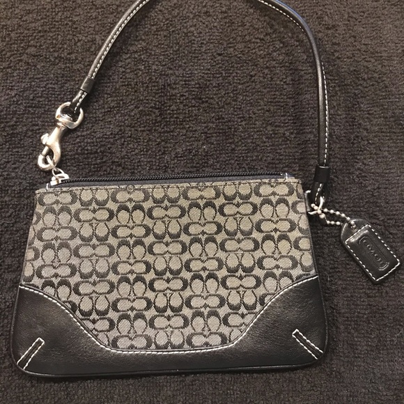 Coach Handbags - Coach wristlet Coach Handbags - Coach wristlet